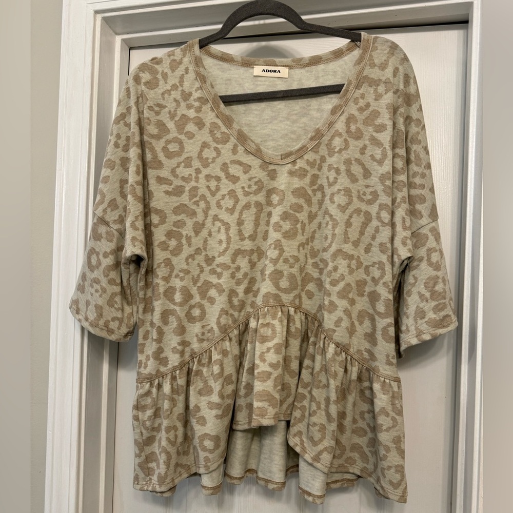 Cute layered leopard print top size large